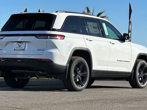 New 2025 Jeep Grand Cherokee Limited w/ Luxury Tech Group II image 8