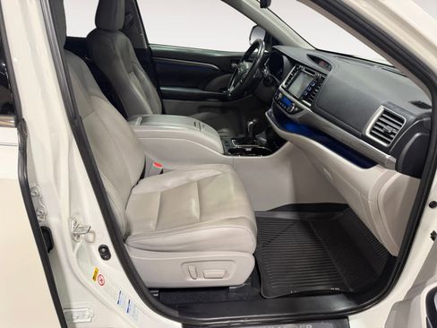 Used 2018 Toyota Highlander Limited image 16
