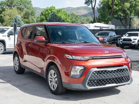 Used 2021 Kia Soul LX FWD image 12