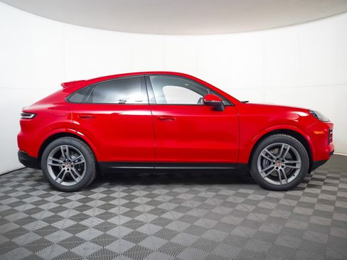 Certified 2025 Porsche Cayenne Coupe image 9