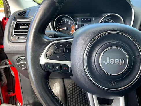 Used 2019 Jeep Compass Latitude AWD/4WD image 22