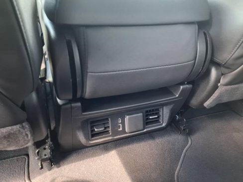 Used 2025 GMC Sierra 1500 SLT image 8