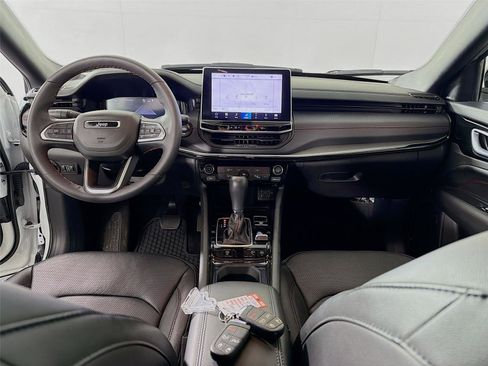 Used 2025 Jeep Compass Trailhawk w/ Trailhawk Elite Group AWD/4WD image 23