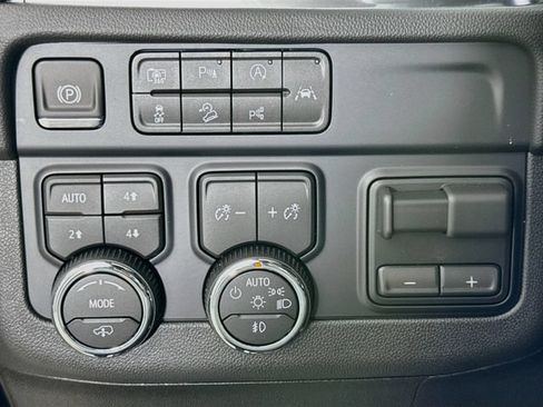 New 2026 Chevrolet Suburban RST w/ RST Capability Package AWD/4WD image 12