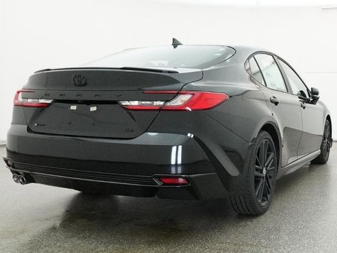 New 2026 Toyota Camry Hybrid FWD image 11