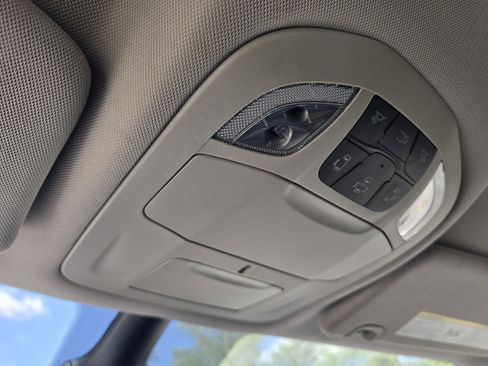 Used 2024 Chrysler Pacifica Touring-L image 24