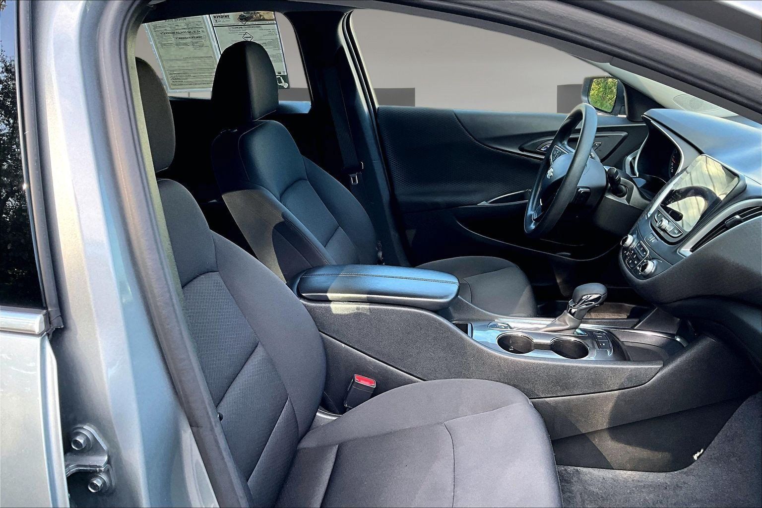 Used 2025 Chevrolet Malibu LT FWD image 30