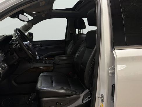 Used 2018 Chevrolet Suburban LT w/ Luxury Package AWD/4WD image 23