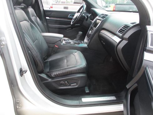 Used 2016 Ford Explorer Limited w/ Equipment Group 301A AWD/4WD image 26