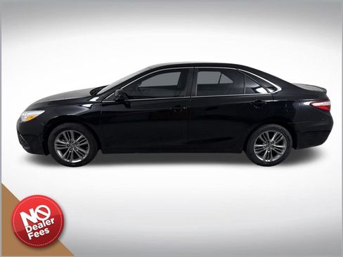 Used 2017 Toyota Camry SE image 6