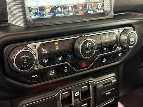 Used 2021 Jeep Wrangler Unlimited Sahara w/ Uconnect 4C Nav & Sound Group image 16