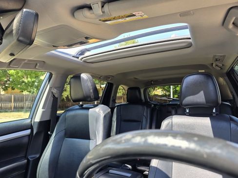 Used 2018 Toyota Highlander XLE AWD/4WD image 36