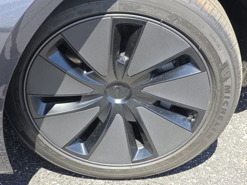 Used 2025 Tesla Model 3 Long Range RWD image 3