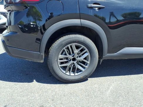 Used 2024 Nissan Rogue S image 25