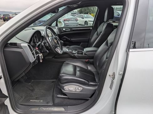 Used 2016 Porsche Cayenne AWD/4WD image 10