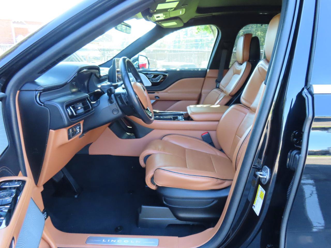 Used 2022 Lincoln Aviator Black Label w/ Dynamic Handling Package AWD/4WD image 15
