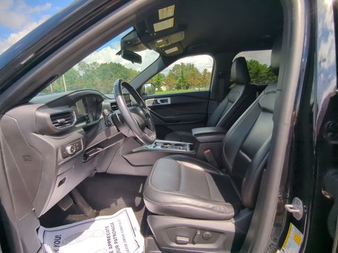 Used 2020 Ford Explorer XLT w/ Equipment Group 202A AWD/4WD image 15
