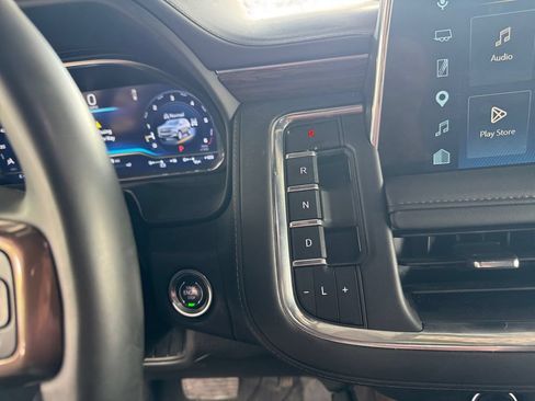 Used 2024 Chevrolet Suburban High Country AWD/4WD image 18