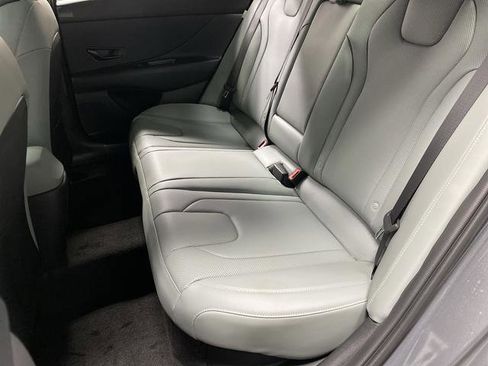 New 2025 Hyundai Elantra Limited image 30