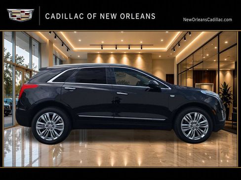 Used 2018 Cadillac XT5 Premium Luxury FWD image 2
