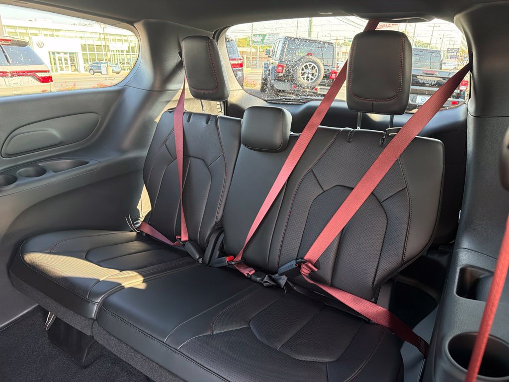 New 2027 Chrysler Pacifica Select FWD image 18