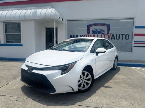 Used 2021 Toyota Corolla LE FWD image 2