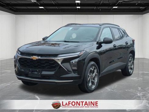 Used 2025 Chevrolet Trax LT image 1