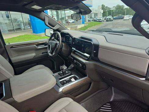 Used 2023 Chevrolet Silverado 1500 LT Trail Boss w/ LT Trail Boss Premium Package AWD/4WD image 26