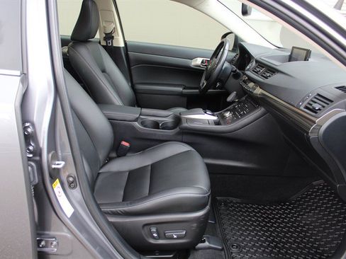 Used 2017 Lexus CT 200h w/ Navigation System Package FWD image 26