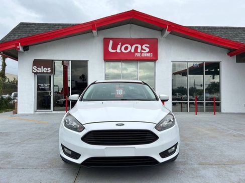 Used 2018 Ford Focus SE w/ SE Appearance Package FWD image 1