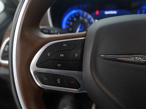 Used 2019 Chrysler Pacifica Limited image 28