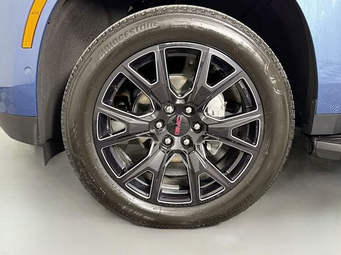 Used 2025 GMC Yukon Denali w/ Advanced Technology Package AWD/4WD image 32