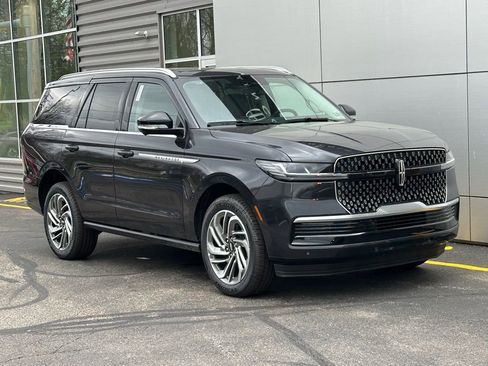 New 2026 Lincoln Navigator Reserve AWD/4WD image 30