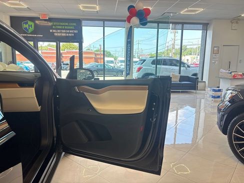 Used 2020 Tesla Model X AWD/4WD image 36