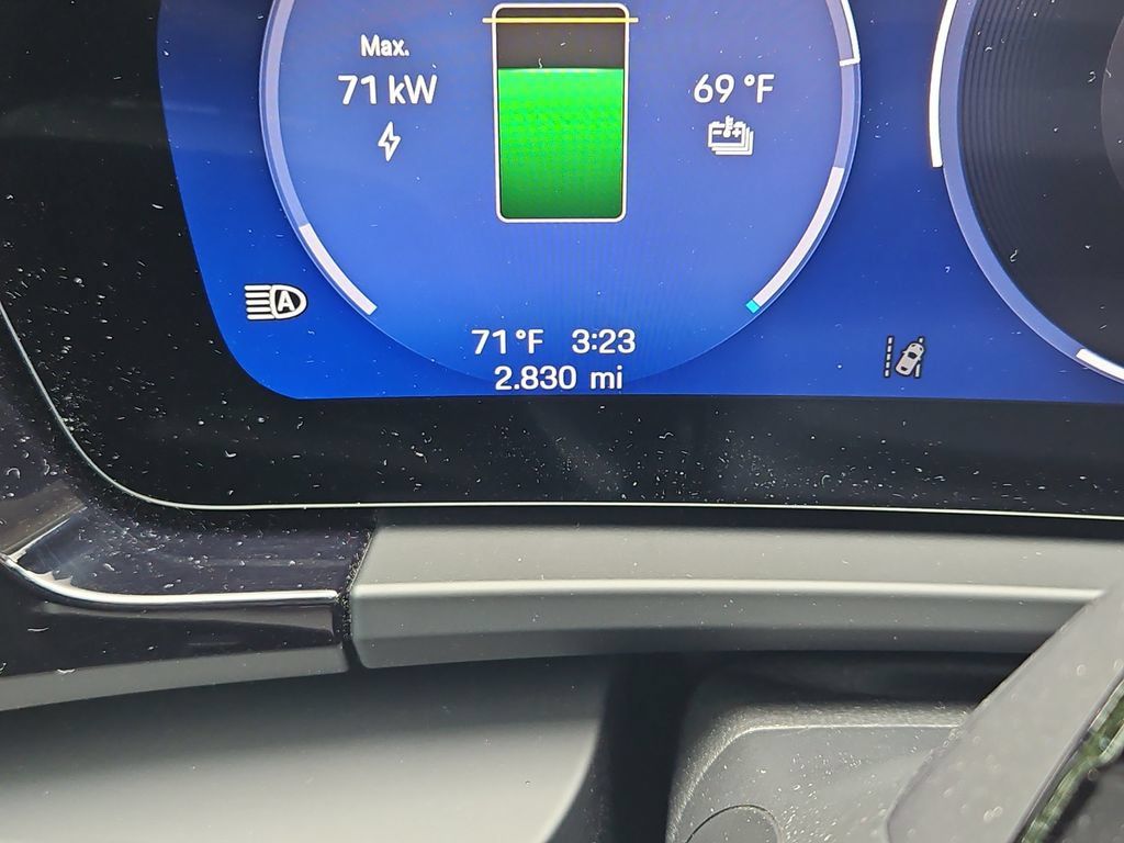 Certified 2026 Porsche Macan 4 Electric AWD/4WD image 14