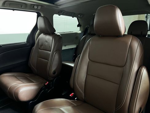 Certified 2020 Toyota Sienna Limited Premium image 25