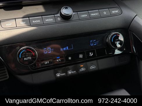Used 2025 Hyundai Elantra SEL FWD image 21