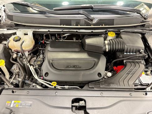 Used 2024 Chrysler Voyager LX image 30