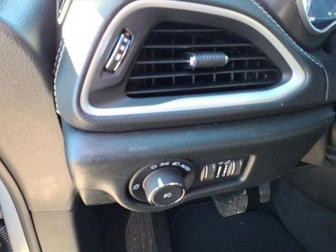 New 2026 Chrysler Pacifica Select FWD image 15