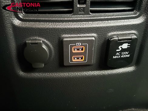 Used 2024 Nissan Titan SV w/ SV Convenience Package image 32