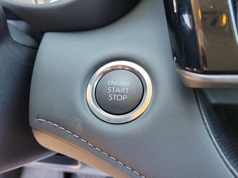 Used 2025 Toyota Highlander XLE image 20