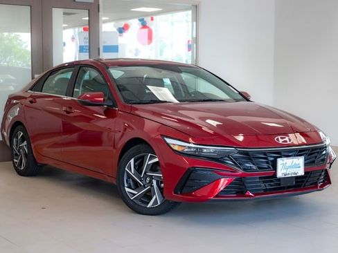 Used 2025 Hyundai Elantra Limited FWD image 6