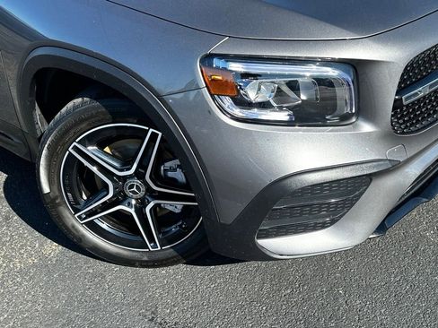Used 2023 Mercedes-Benz GLB 250 4MATIC image 2