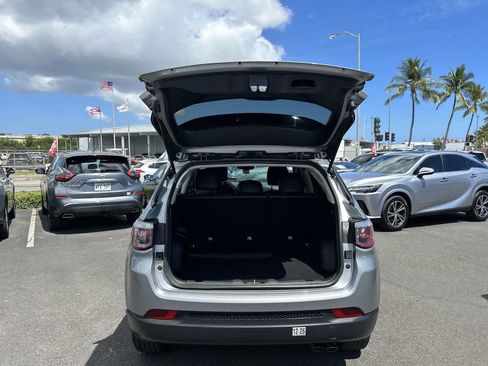 Used 2019 Jeep Compass Latitude FWD image 17