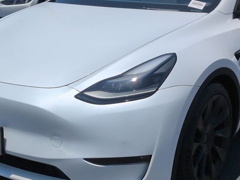 Used 2022 Tesla Model Y Long Range AWD/4WD image 6