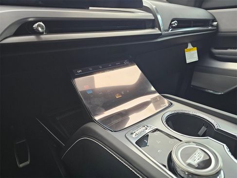 New 2026 Cadillac Vistiq Luxury image 29