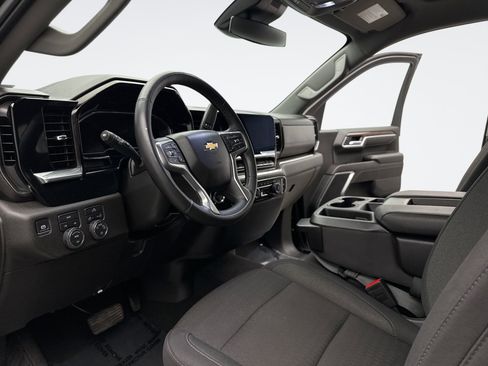 Used 2025 Chevrolet Silverado 1500 LT AWD/4WD image 10