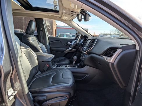 Used 2018 Jeep Cherokee Limited image 18