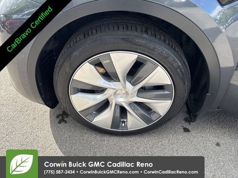 Used 2021 Tesla Model Y Long Range AWD/4WD image 29