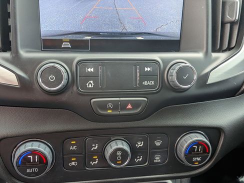 Used 2023 GMC Terrain SLT w/ Infotainment Package II image 30